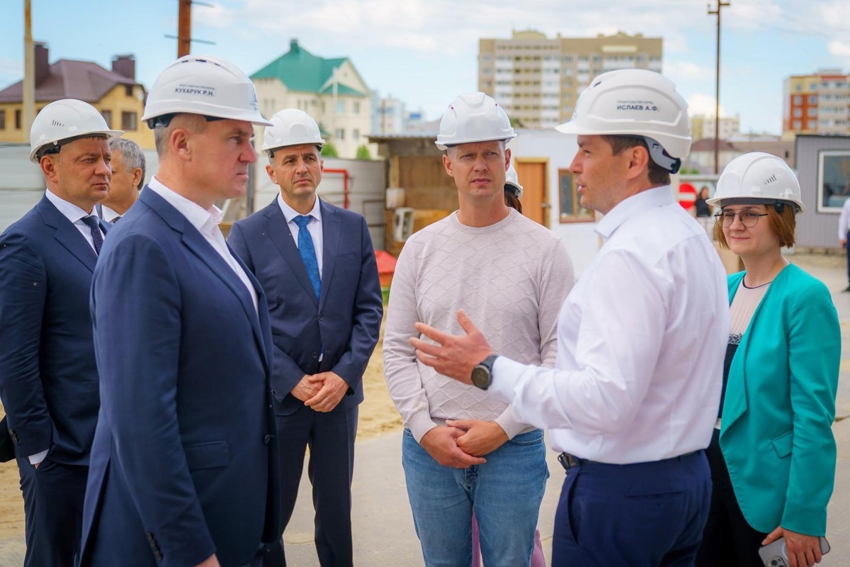    Строим дороги и школу