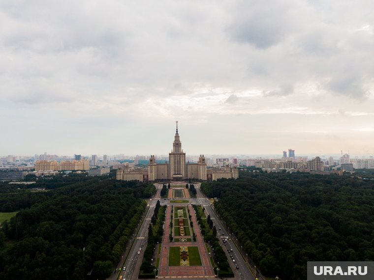 Список лучших вузов страны ежегодно возглавляет МГУ. Фото: Алексей Вахрушев © URA.RU