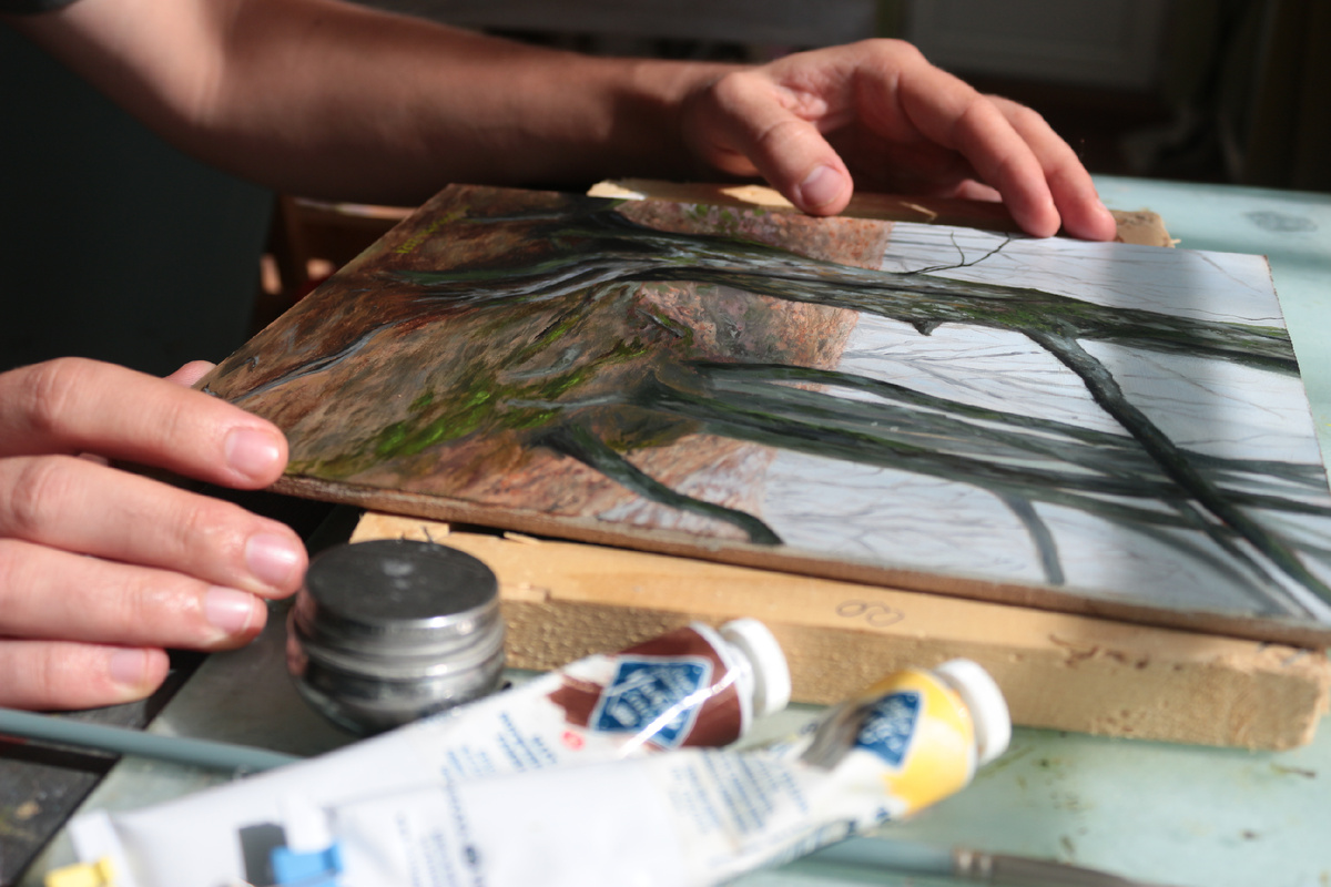 Картины по большей части пишу маслом.