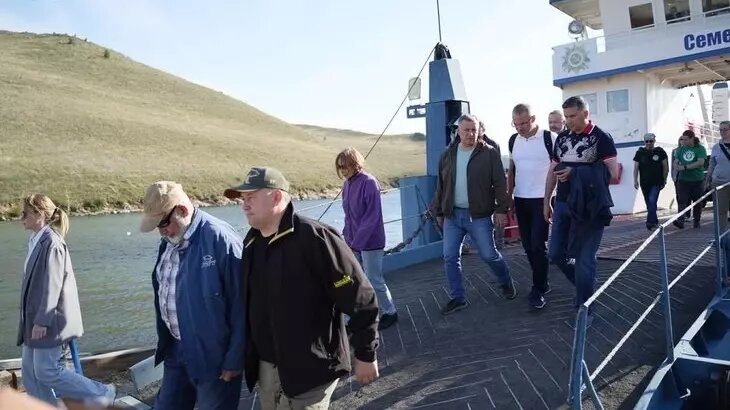 После принятия закона о Байкале в первом чтении депутатов срочно отправили к жителям. Фото: Irk.ru