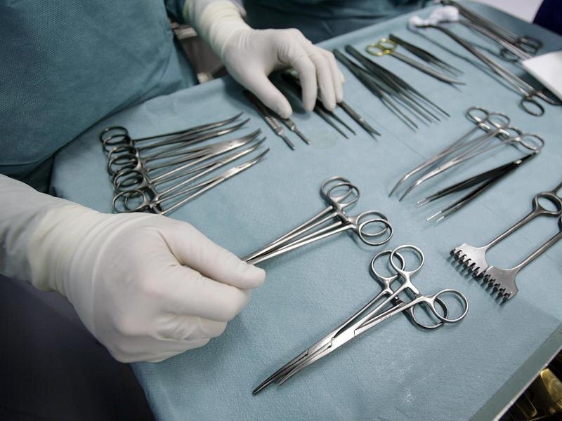 Один из главных вопросов при проведении стерилизации который вызывает споры: нужно ли разбирать и раскрывать инструменты перед стерилизацией?