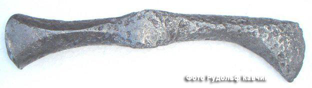Топорик 11-12 век.