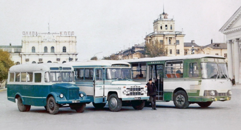 В большинстве своем советские люди добирались на работу, ездили по делам, путешествовали, на общественном транспорте, поэтому о том, какие были советские автобусы помнят многие.-2