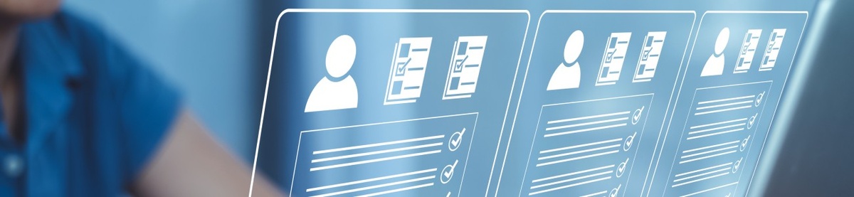 Разработчики систем и сервисов КЭДО посчитали, что на бумажное кадровое делопроизводство работодатель тратит в среднем 2–3 тыс. рублей в год на сотрудника, и обещают снизить расходы в несколько раз за счет внедрения систем кадрового электронного документооборота.

Трудовое законодательство России еще в ноябре 2021 года прямо разрешило работодателям и работникам обмениваться кадровыми документами в цифровом формате, а мы подготовили обзор систем КЭДО 2023, где оценили предложения рынка за 2 года и сравнили сервисы шести российских разработчиков.

Все участники нашего обзора КЭДО утверждают, что автоматизация ускорит и упростит кадровые процессы, работодатели сэкономят за счет отказа от бумаги, печати, обслуживания принтеров, пересылки и перевозки документов, содержания бумажных архивов. Читайте подробное сравнение в обзоре.