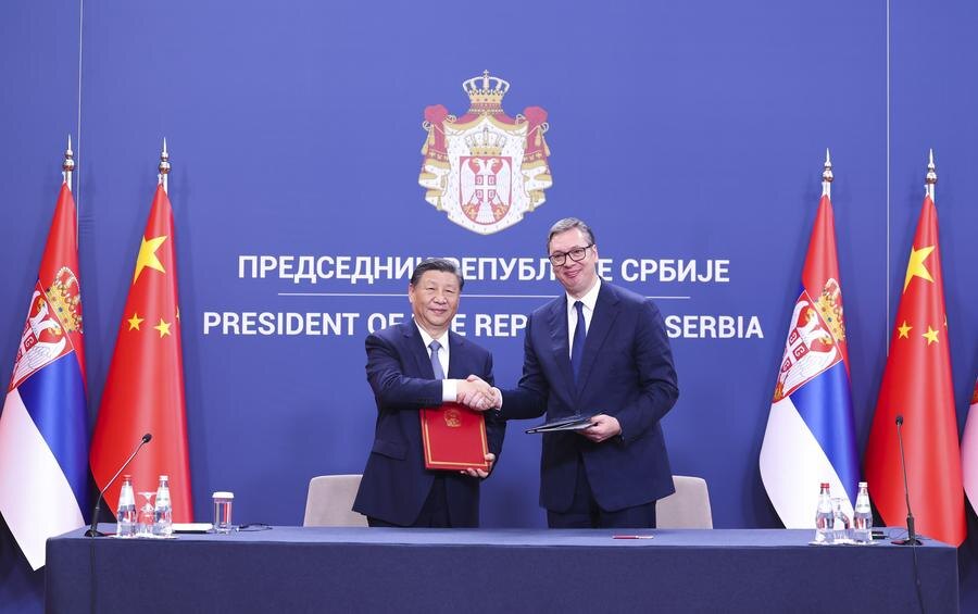    (240508) -- BELGRADE, May 8, 2024 (Xinhua) -- Chinese President Xi Jinping and Serbian President Aleksandar Vucic sign a joint statement on the building of a China-Serbia community with a shared future in the new era, after their talks in Belgrade, Serbia, on May 8, 2024. In the joint statement, the two countries decided to deepen and elevate the China-Serbia comprehensive strategic partnership. (Xinhua/Huang Jingwen) pipiya