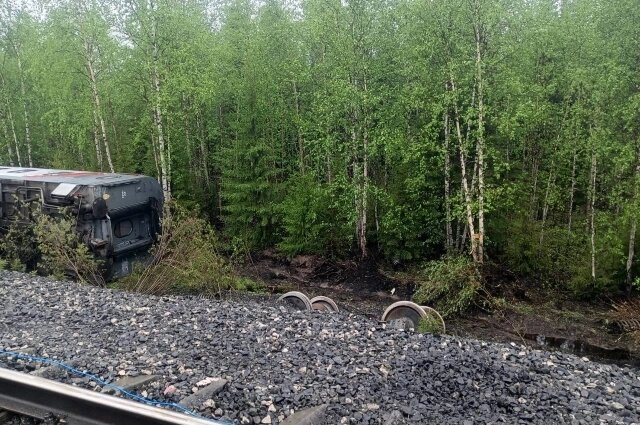    Крушение произошло в лесу и добраться до места медики смогли на вертолетах. Фото: Северо-Западная транспортная прокуратура