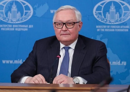    МИД России продолжает изучать вопрос о понижении уровня дипломатических отношений с США
