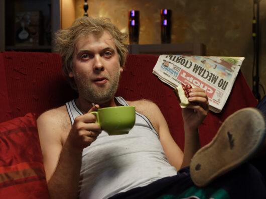    Сергей Светлаков в образе "телезрителя из Таганрога" Белякова // фото: kino-teatr.ru