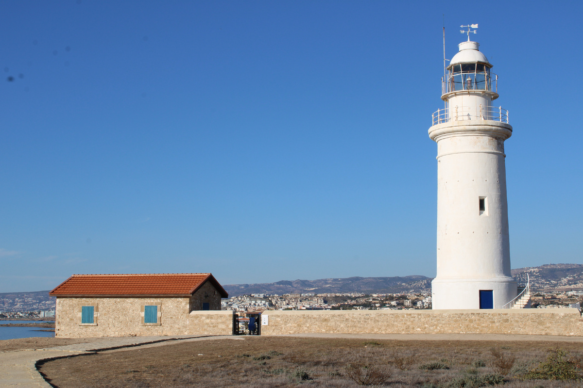 Небольшой, но его видно от куда угодно