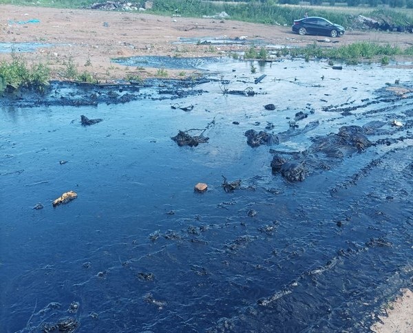     В Ивановской области сливают тонны мазута