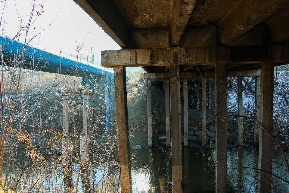    Мост через реку Барнаулка, расположенный между Канатным и Ташкентским проездами. Источник: Виталий Барабаш