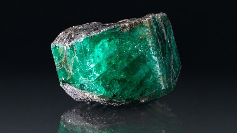 Изумруд. Коллекция Горного музея. Фотограф Павел Долганов