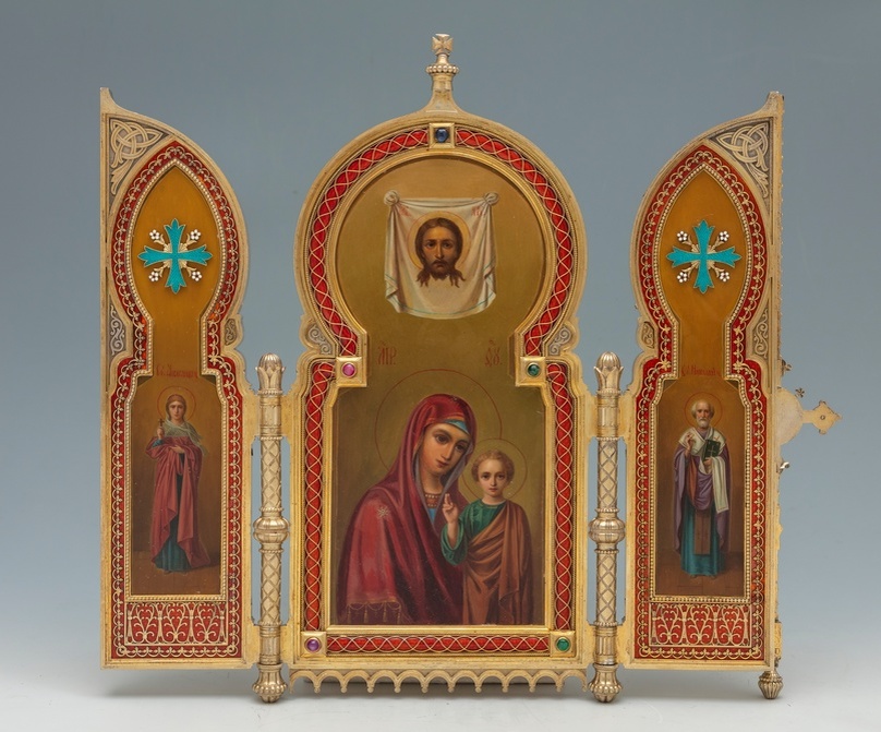 Складень «Богоматерь Казанская, Св. Николай Чудотворец, царица Александра»
Подарен императрице Александре Фёдоровне по случае её бракосочетания с императором Николаем II. Москва, 1894. Фирма К. Фаберже.