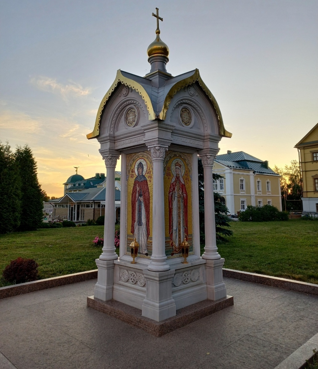 А вчера был день памяти преподобной Александры Дивеевской, основательницы обители. На этом месте была ее келья