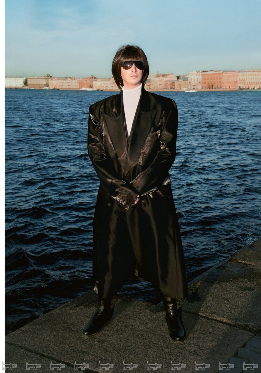    Александр Дрим, наш марвеловский Евгений Онегин, замышляет супердобро на стрелке На Илье: плащ ROGOV Фото: Рома Челюсти