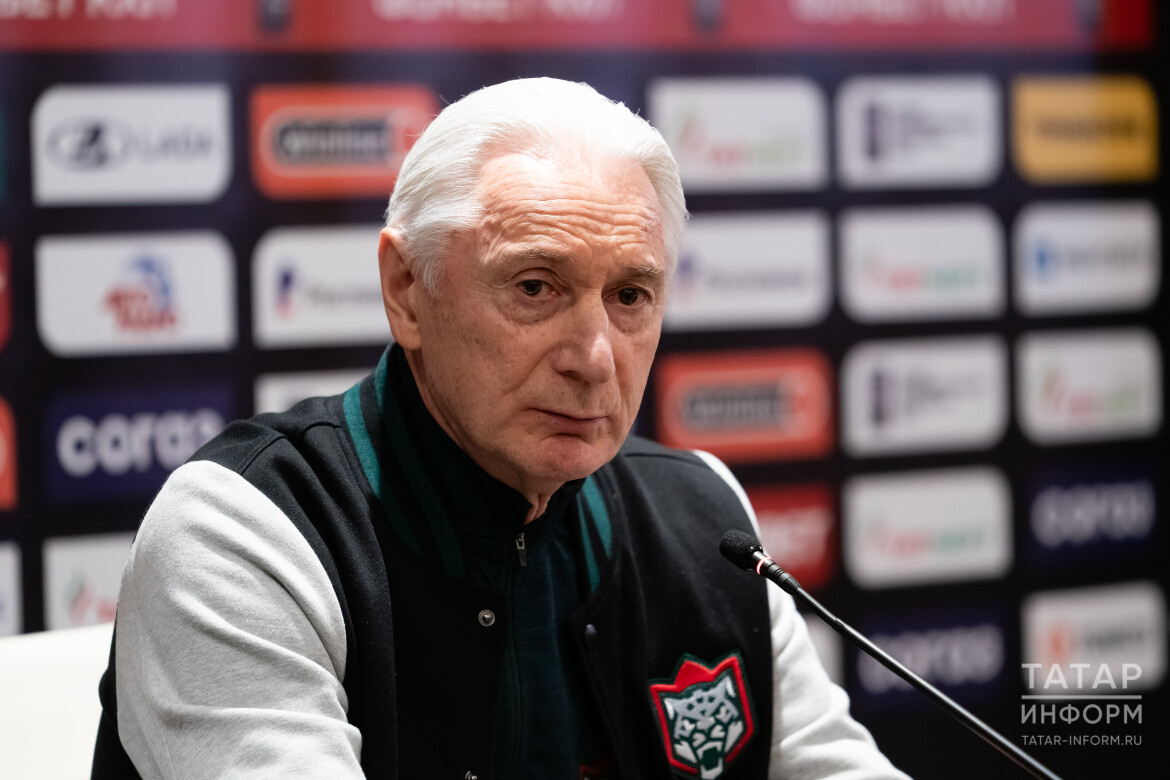 ​Зинэтула Билялетдинов: «Хороший мальчишка, и как человек, и как спортсмен. Дай Бог ему, чтобы он рос, еще и наш воспитанник – это приятно». Фото: © Салават Камалетдинов / «Татар-информ»