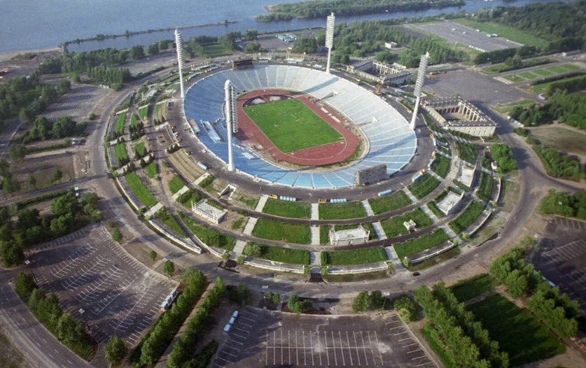 фото: Wikipedia. Так выглядел стадион в девяностые