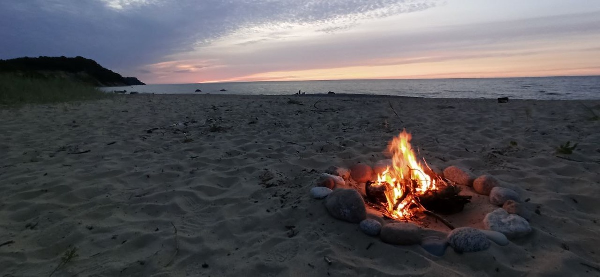 Праздничный костёр на берегу моря. Празднуем пробуждение стихии Огня.
