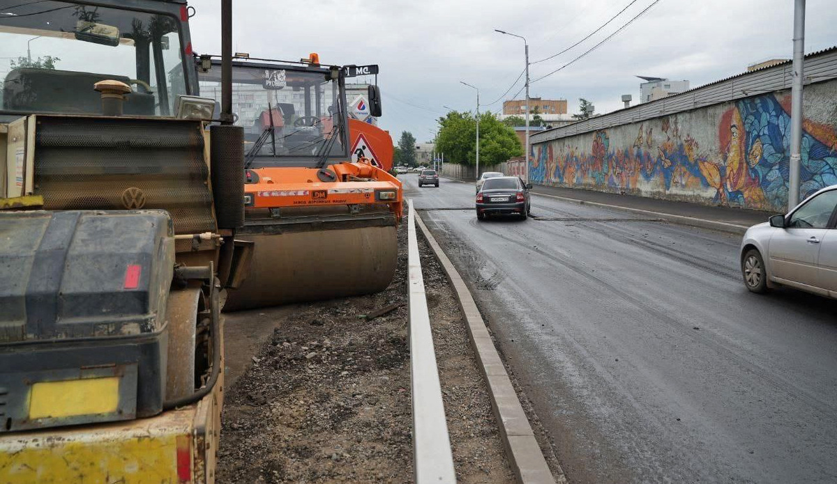     По мнению силовиков, схема была такая: официально торги выигрывало муниципальное предприятие, но затем все работы и оплату по реальному ремонту передавало «Промстрою». А его директор потом выводил часть денег из компании