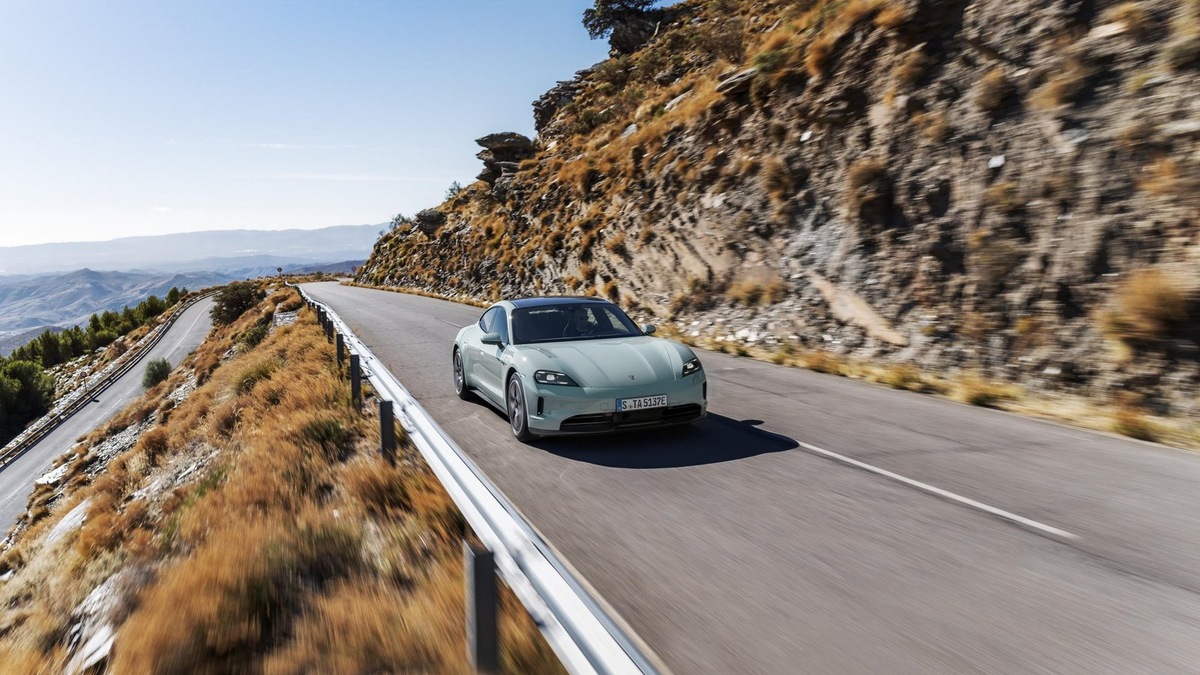Владельцы электромобилей Porsche Taycan рискуют попасть в ДТП из-за опасной неисправности. Тяжелым электромобилям нужны хорошие тормоза.