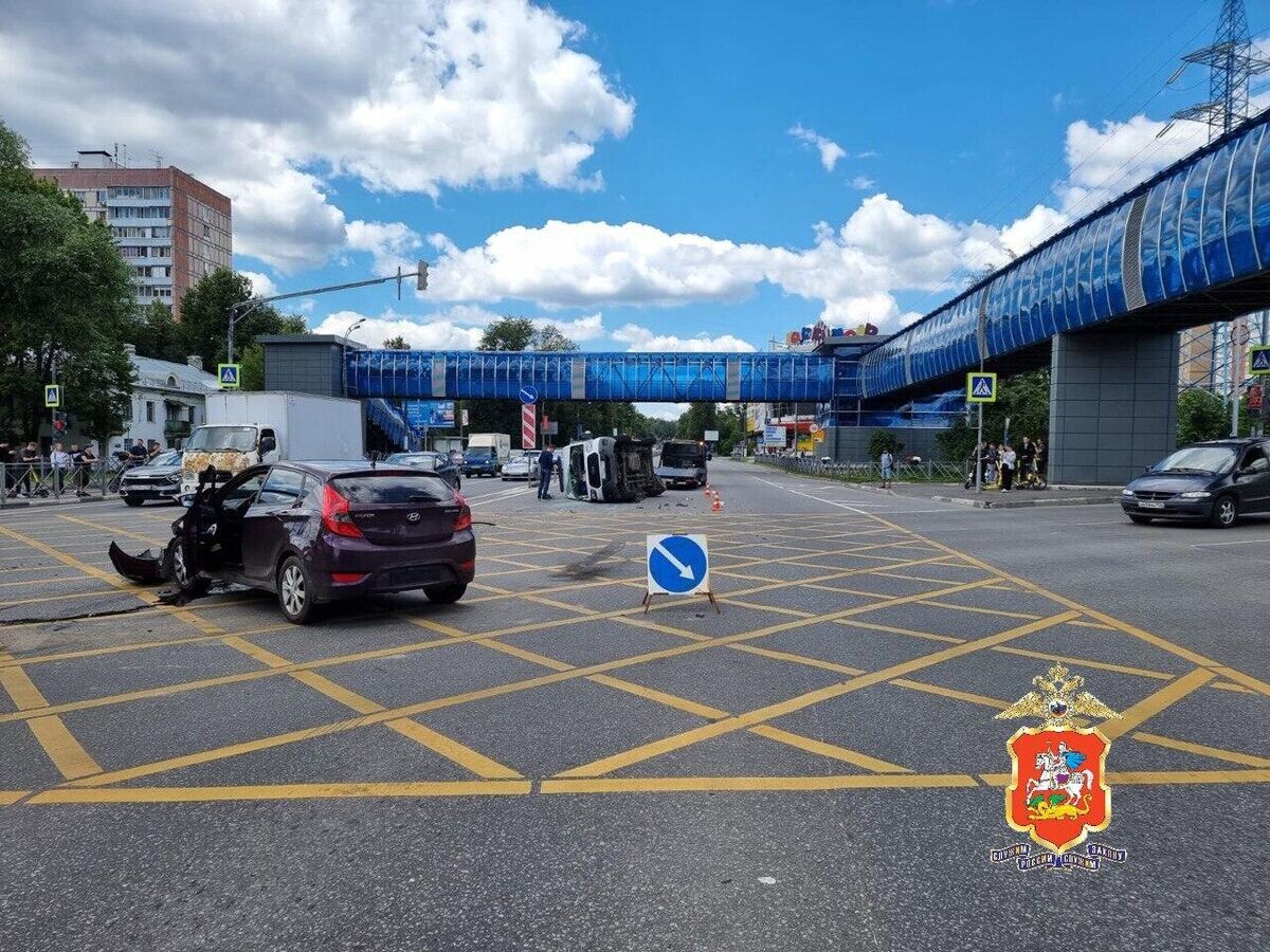    На месте ДТП с участием автомобиля скорой помощи в Красногорске© Фото : ГУ МВД России по Московской области