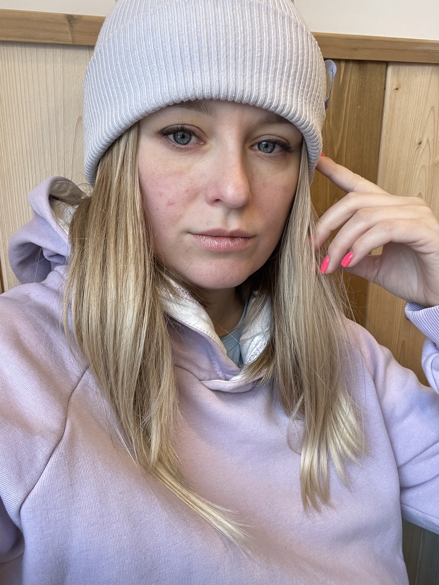 Вот так выглядит мама без помощи от близких. Потухший взгляд, неухоженный вид и мысли о суициде. Улыбаюсь типа все хорошо…