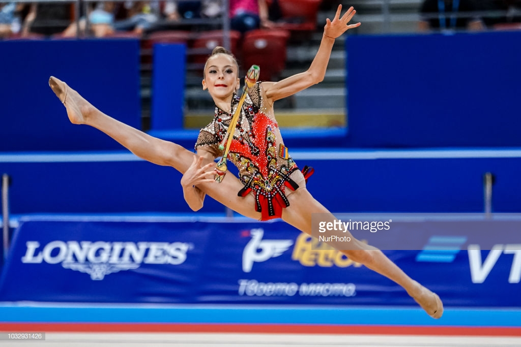 Армения - одна из ведущих держав в спортивной дисциплине художественная гимнастика. Хрупкие и грациозные армяночки нередко берут первые места на этих соревнованиях по художественной гимнастике.
