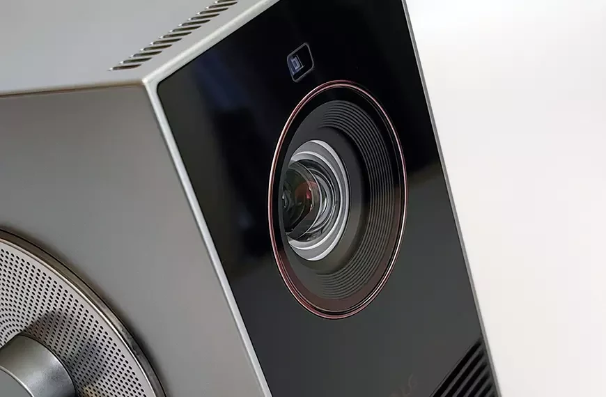 Новый проектор LG CineBeam Q (по традиции имеющий также числовое обозначение LG HU710 PB) предназначен для того, чтобы пользователь могут устроить импровизированный домашний кинозал практически в...