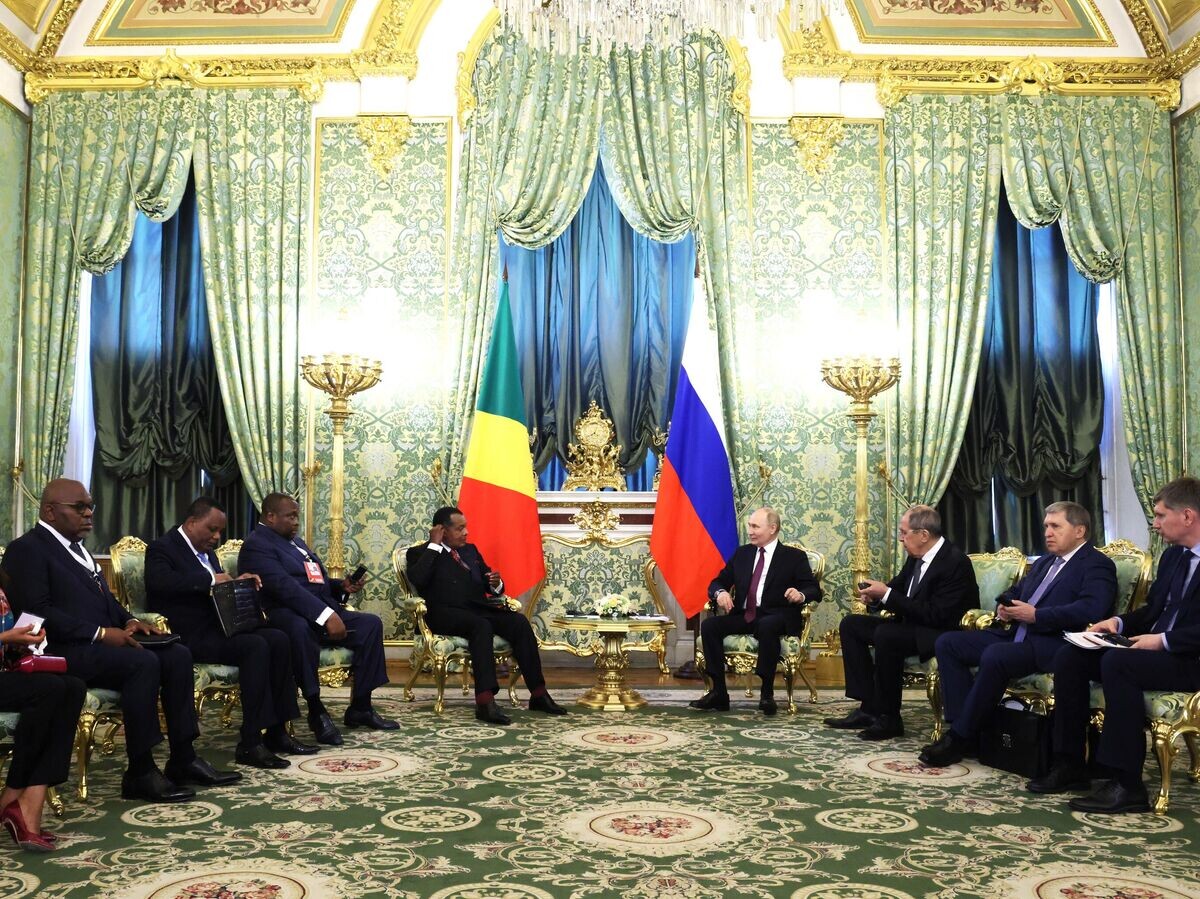    Президент РФ Владимир Путин и президент Конго Дени Сассу-Нгессо во время встречи© РИА Новости / POOL