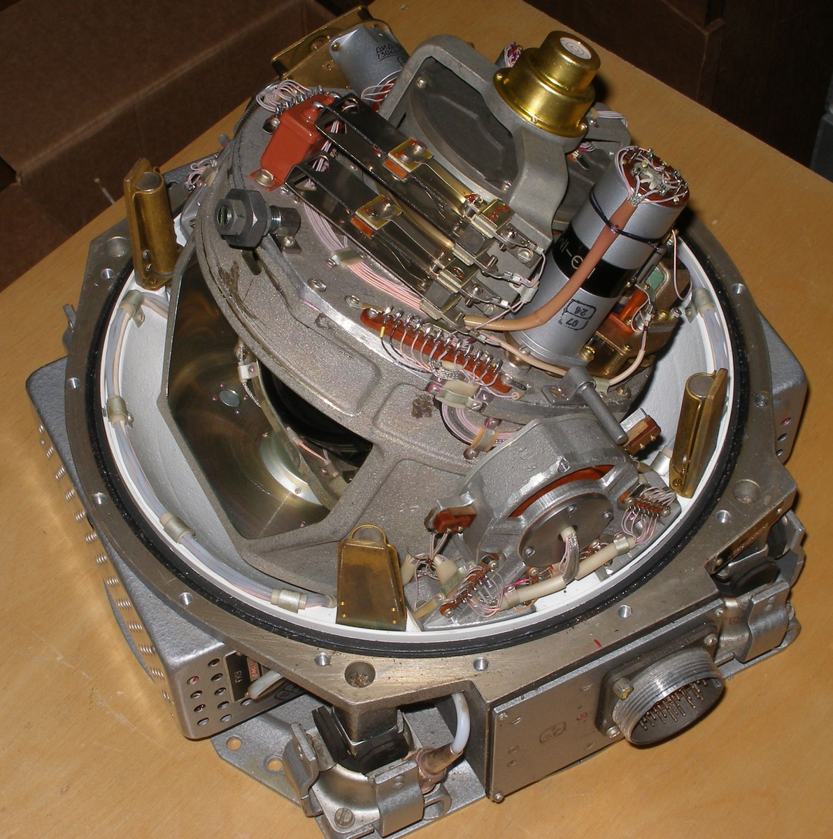 авиационный гироскоп