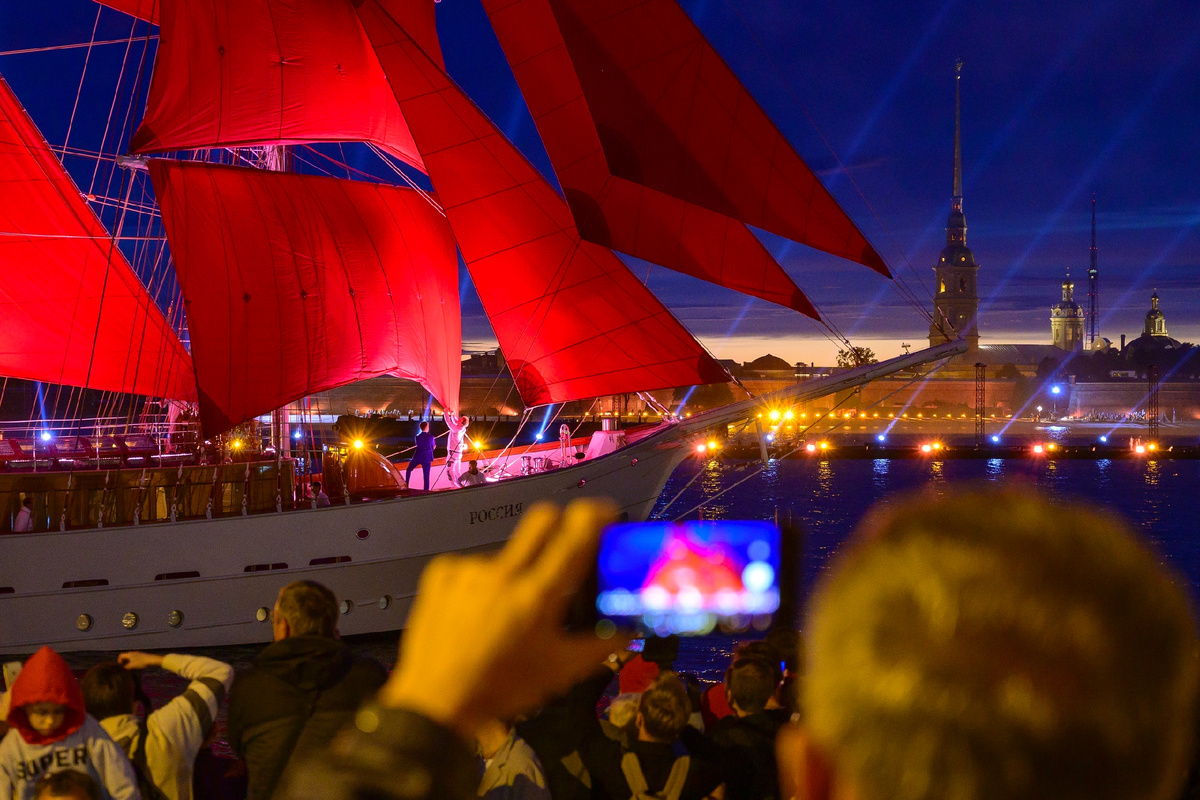 Алые паруса питер выпускники. Фестиваль алые паруса в санкт-петербурге. Алые паруса в каких числах питер. Алые паруса в каких числах питер. Алые паруса 2021 в санкт-петербурге.