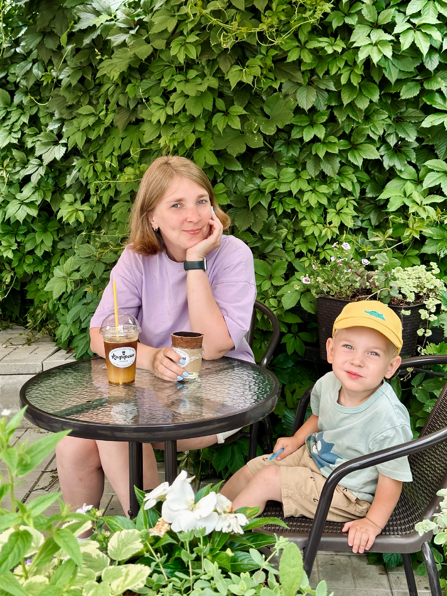 В кофейне на берегу Оки.