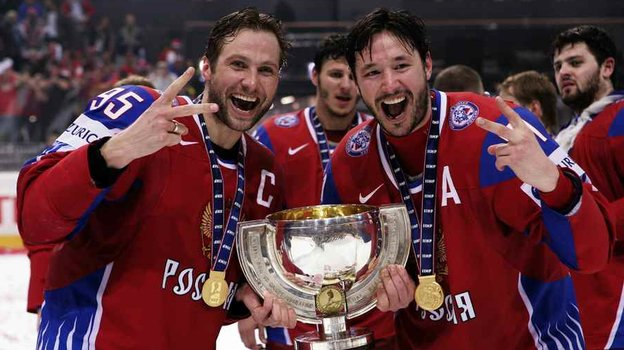 2009 год. Алексей Морозов и Илья Ковальчук празднуют победу сборной России на чемпионате мира. Фото Reuters