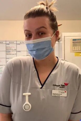 ДЕВУШКА РАБОТАЛА В БОЛЬНИЦЕ И ТОЛЬКО ТАМ ЧУВСТВОВАЛА СЕБЯ В БЕЗОПАСНОСТИ. ФОТО: MIRROR.CO.UK