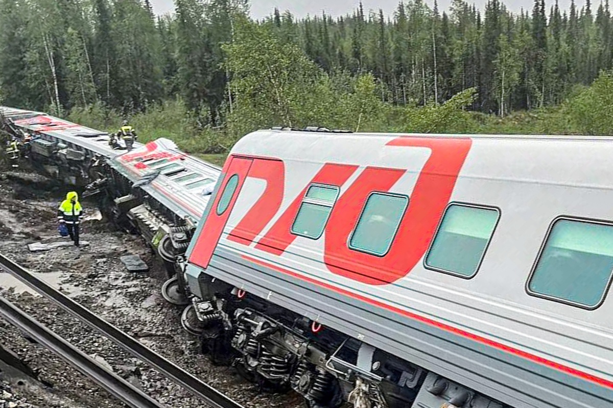  📷 📷 📷 📷 📷 📷 📷 📷 📷 📷 📷   Пассажирский поезд Воркута-Новороссийск сошел с рельсов в Коми