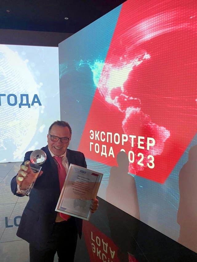 Алексей Дмитриенко с наградой "Экспортёр Года 2023" ист: https://vk.com/nmpexport 