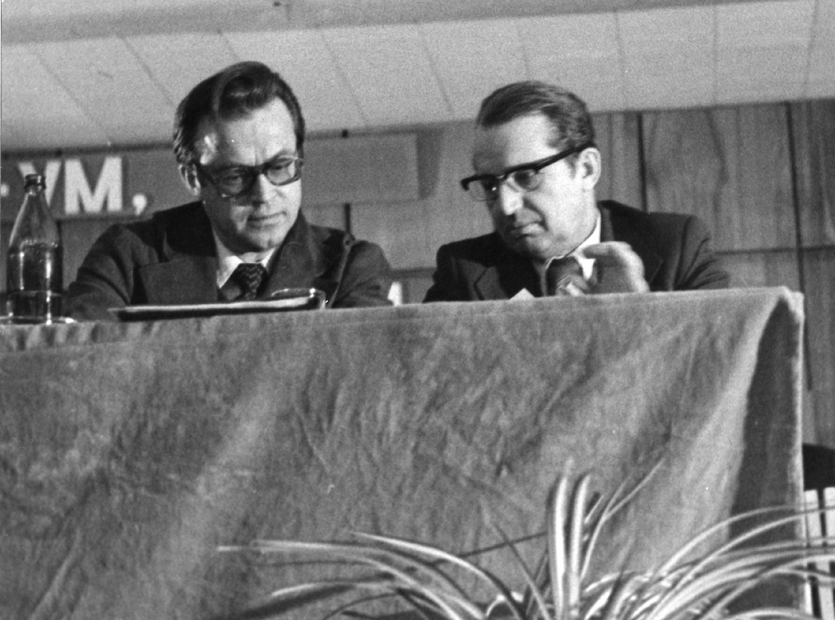 Слева направо: 1. Лобанов Аркадий Васильевич – директор литейного завода (1971-1980). 2. Шаблыгин Лев Николаевич – главный инженер литейного завода.
