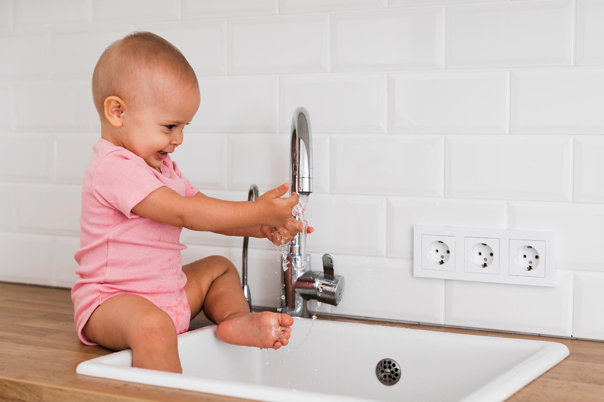 <a href="https://ru.freepik.com/free-photo/beautiful-happy-smiling-baby_9877625.htm#fromView=search&page=1&position=43&uuid=1e172431-c675-404d-92b8-9651b81fa8e6">Изображение от freepik</a>