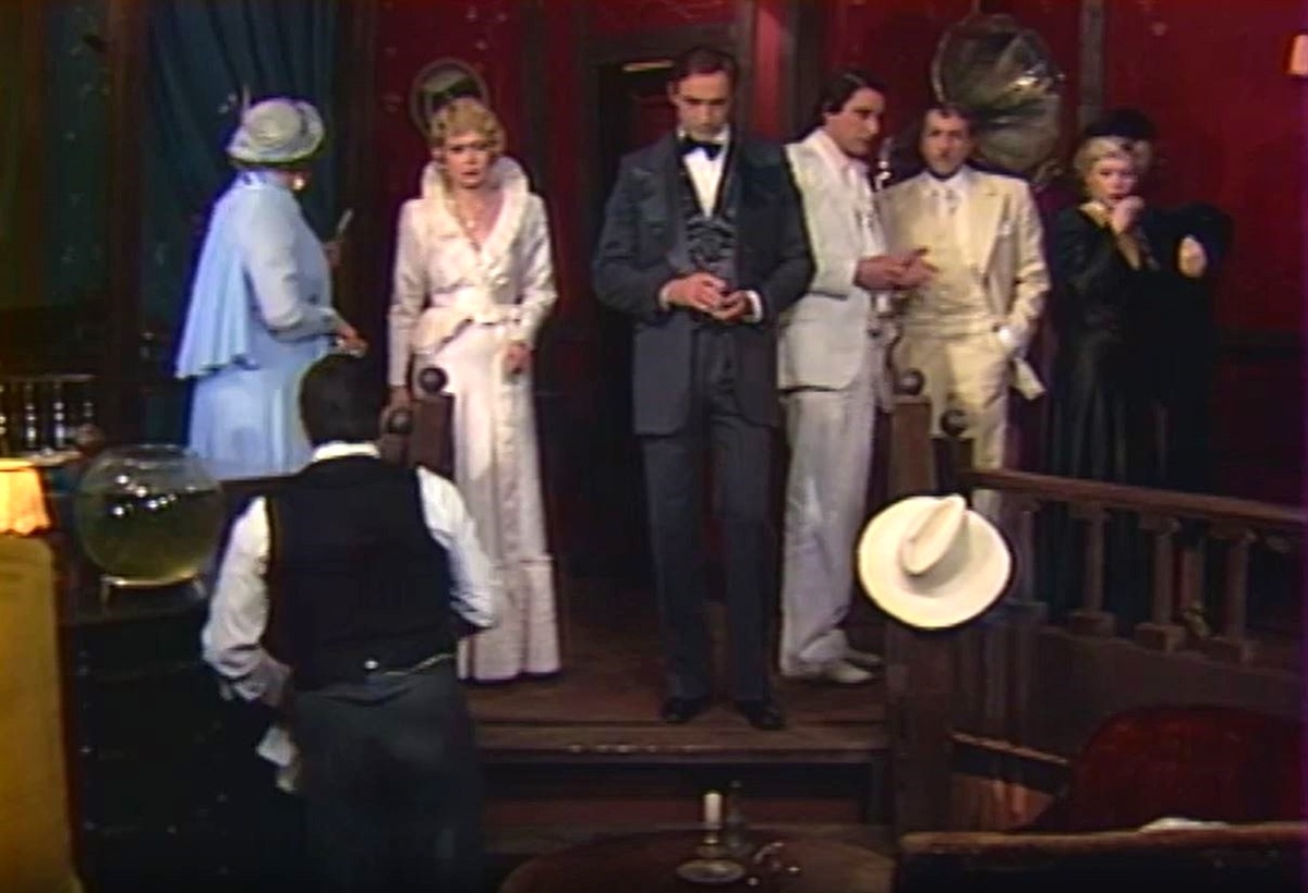 Кадр из телеспектакля "Месье Ленуар, который..." (1983)