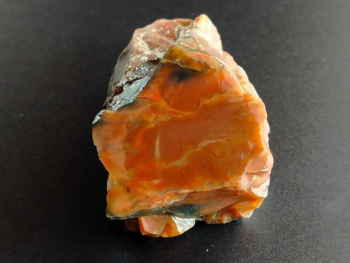 Яркий цветной кремень