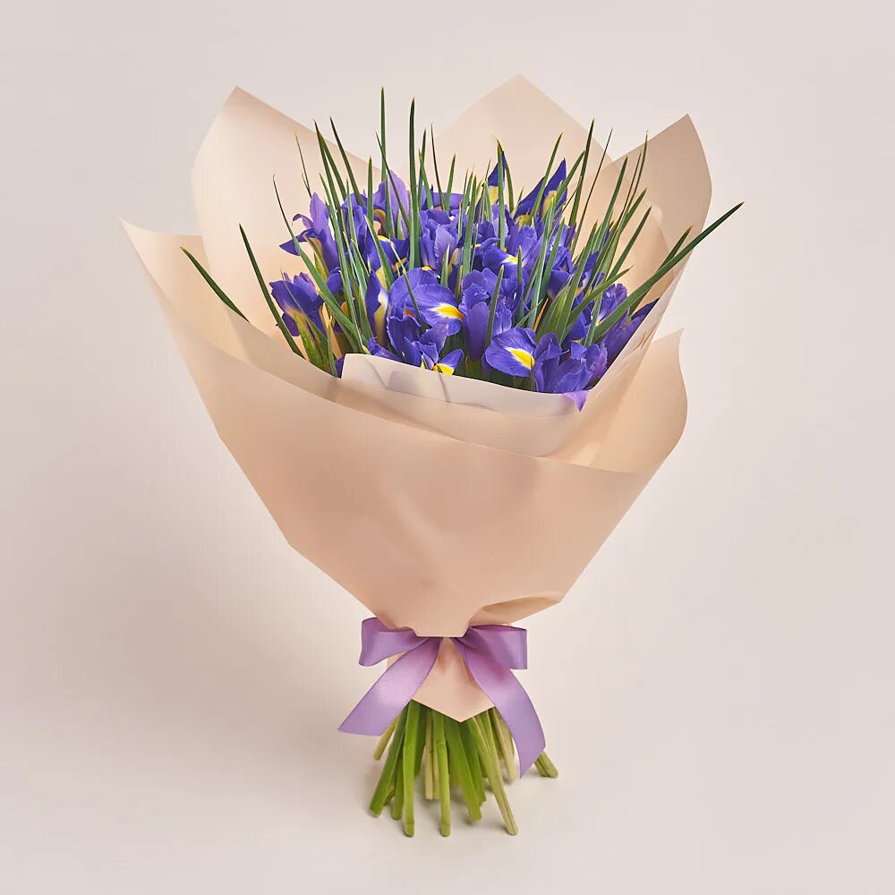   Букет из 25 синих ирисов в кремовой пленке от AzaliaNow