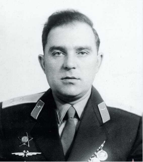 Полковник Цалкович Эфраим Соломонович  (20.03.1920 г - 17.03.1985 г)  1956 - 1974 гг – Серпуховское высшее военное командно-инженерное училище (СВВКИУ) . 1-ый начальник 1го факультета – с 1962 по 1974 г.


