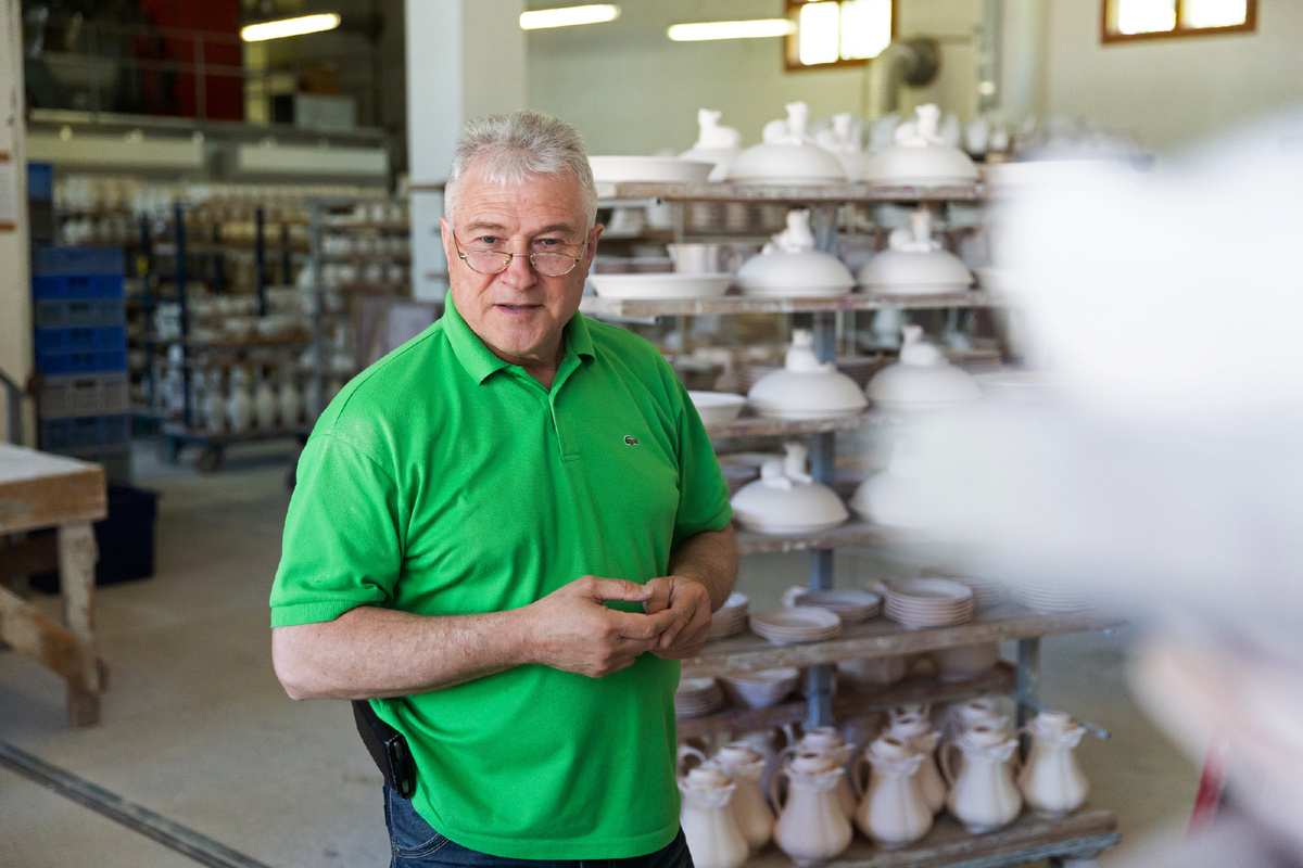 Сергей Михайлович Симонов — главный художник АО «Гжельский фарфоровый завод»