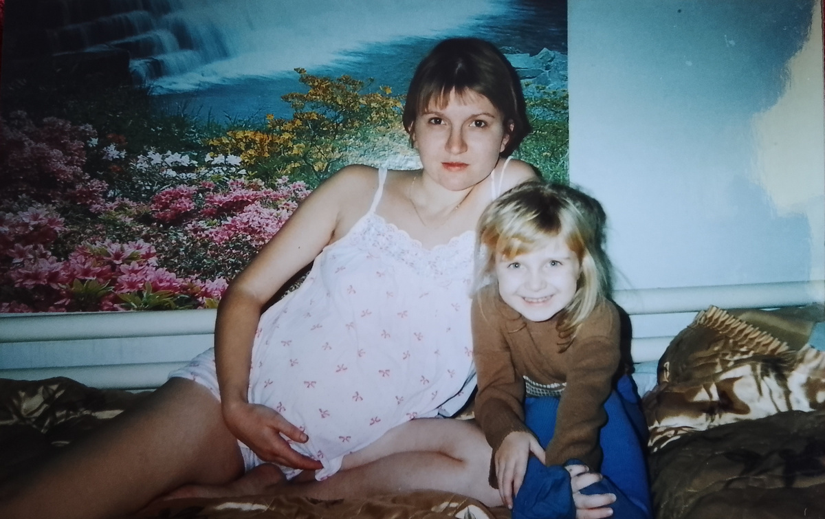 Я и Алёнушка. А в животе у меня - Артём)) Декабрь, 2004 год 