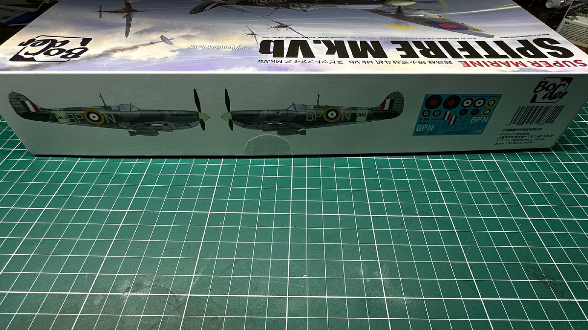 Один вариант окраски на коробке, да и внутри