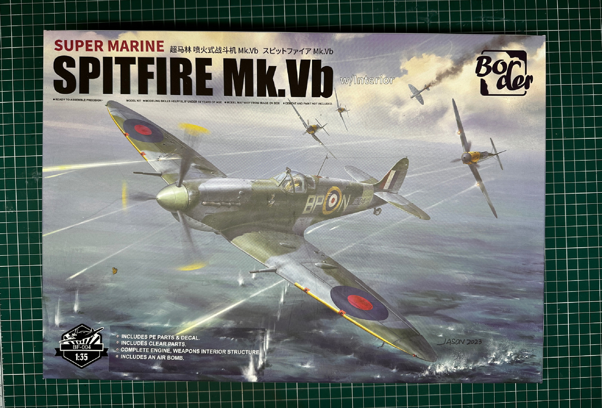 Коробка  оказалась неожиданно маленькой, даже эдуардовскик коробки больше, но в тех наборах основные литники охватывают все варианты, здесь же детали на один вариант