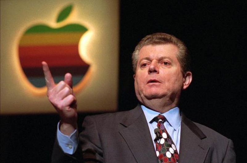 27 июня 1997 года: ежеквартальные убытки привели к образованию дефицита в размере $1,6 млрд, а последний день выхода отчета стал решающим в долгой череде неудач, сопровождающих Apple в последние годы,-2