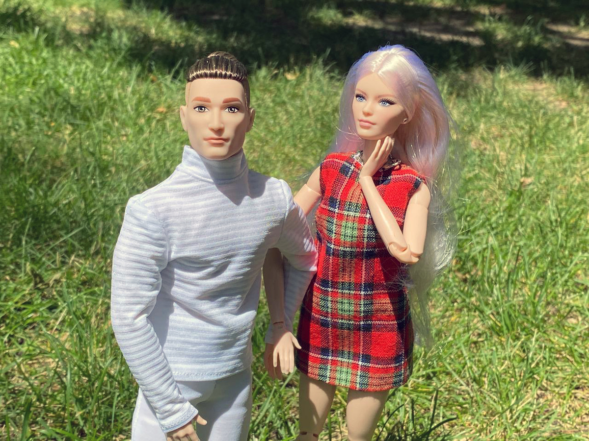 Ken Harley BMR 1959, Barbie Victoria Looks #6, а также лютый засвет, но мне очень нравится линия скул у обоих. Я, можно сказать, ради этих скул их вообще покупала, так что этот кадр будет тут)