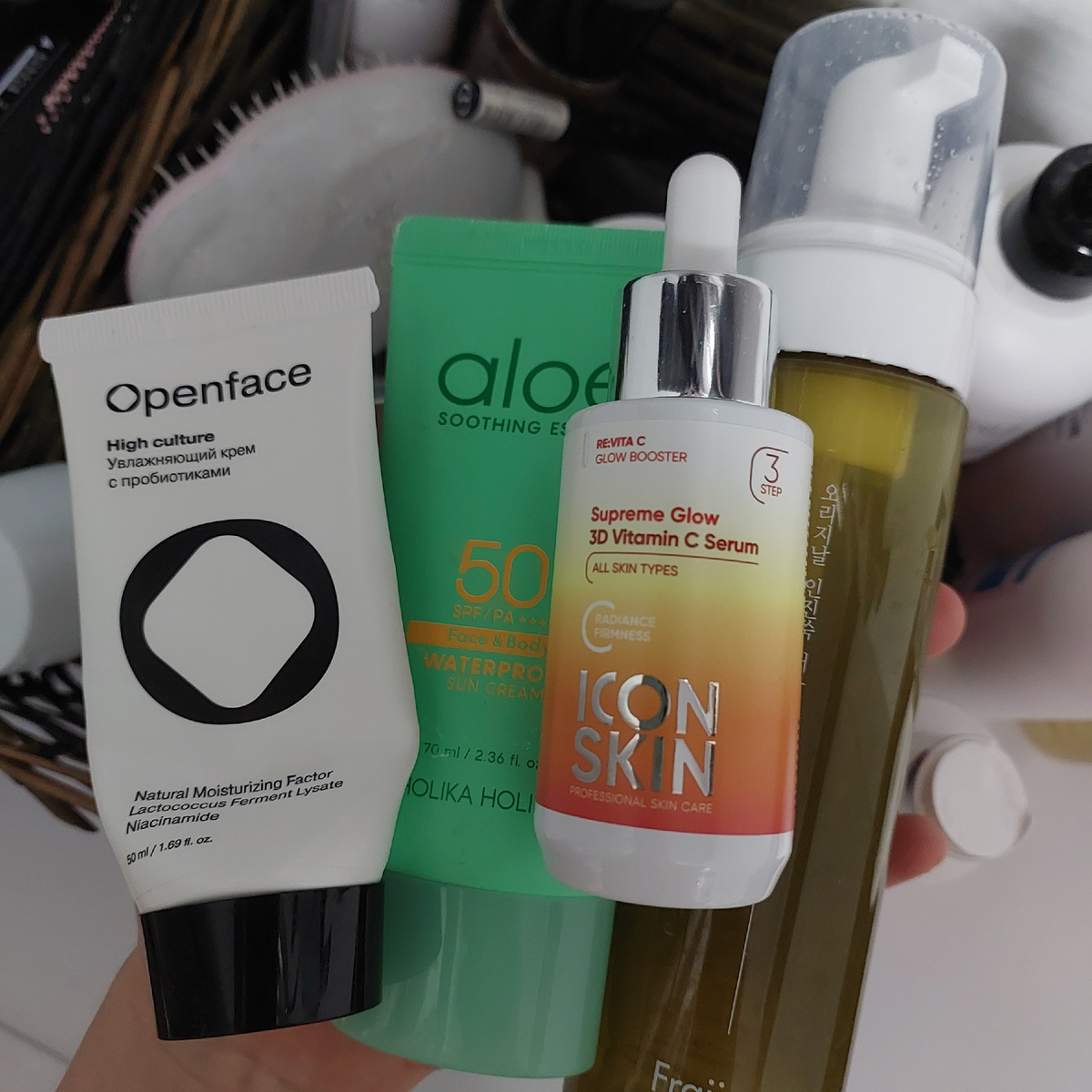 На мой взгляд, особенно тяжело подбирать солнцезащитное средство — оно должно быть и рабочее, и безопасное, и комфортное.