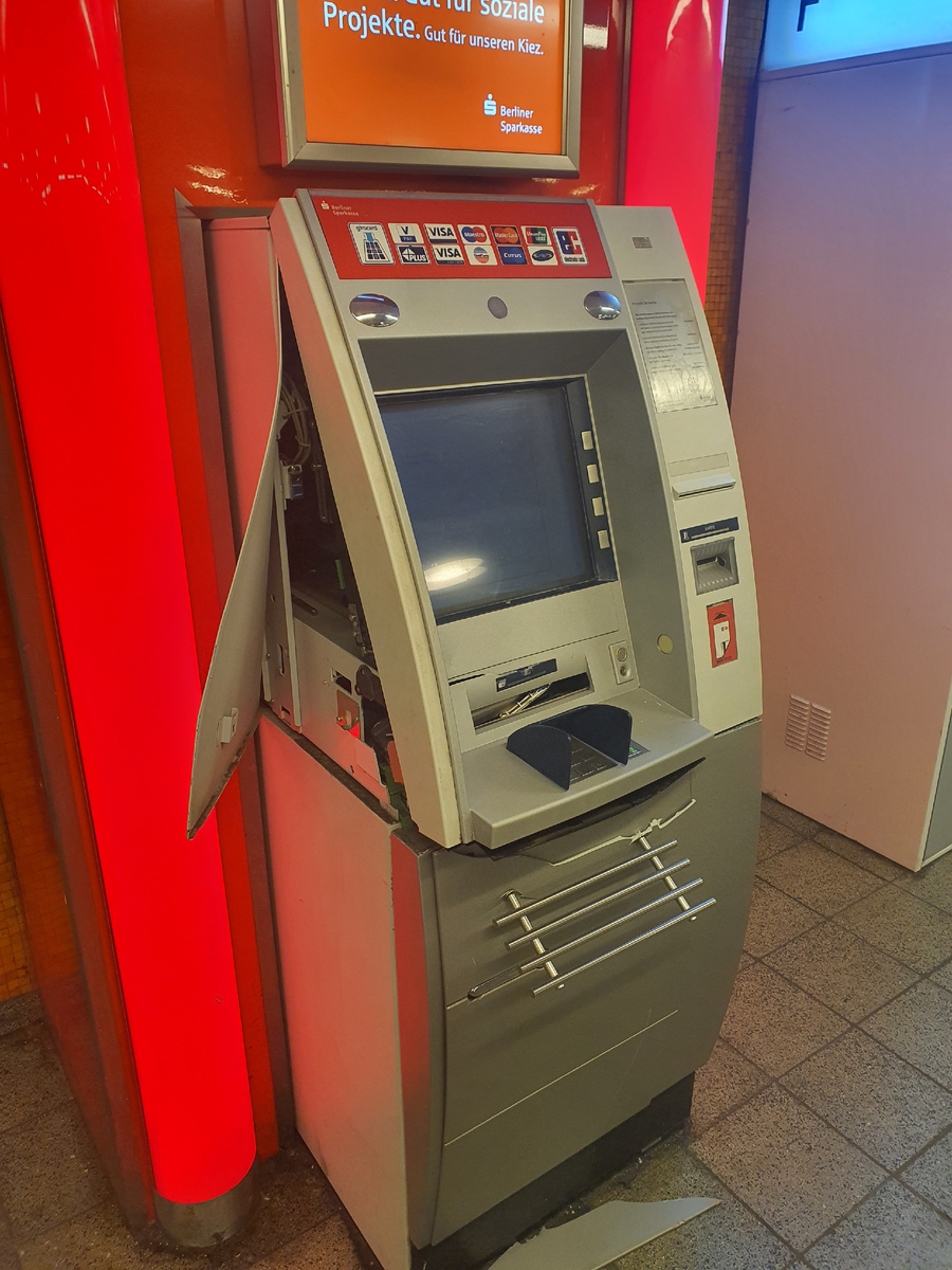 Ну кто так стро..ломает? Эх! Дилетанты)